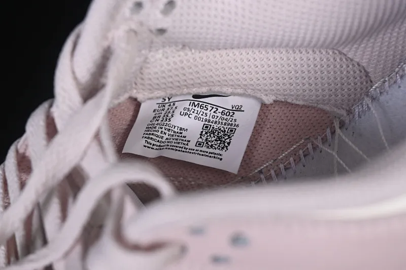 All categories Nk SB Dunk Series Nk SB Dunk Low High-end customized low-top sneakers Nike SB Dunk Low white and pink color low-top casual sneakers IM6572-602